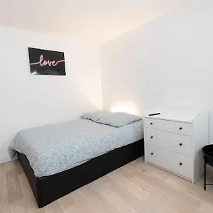 https://studio-cosy-75009.fr-paris.fr